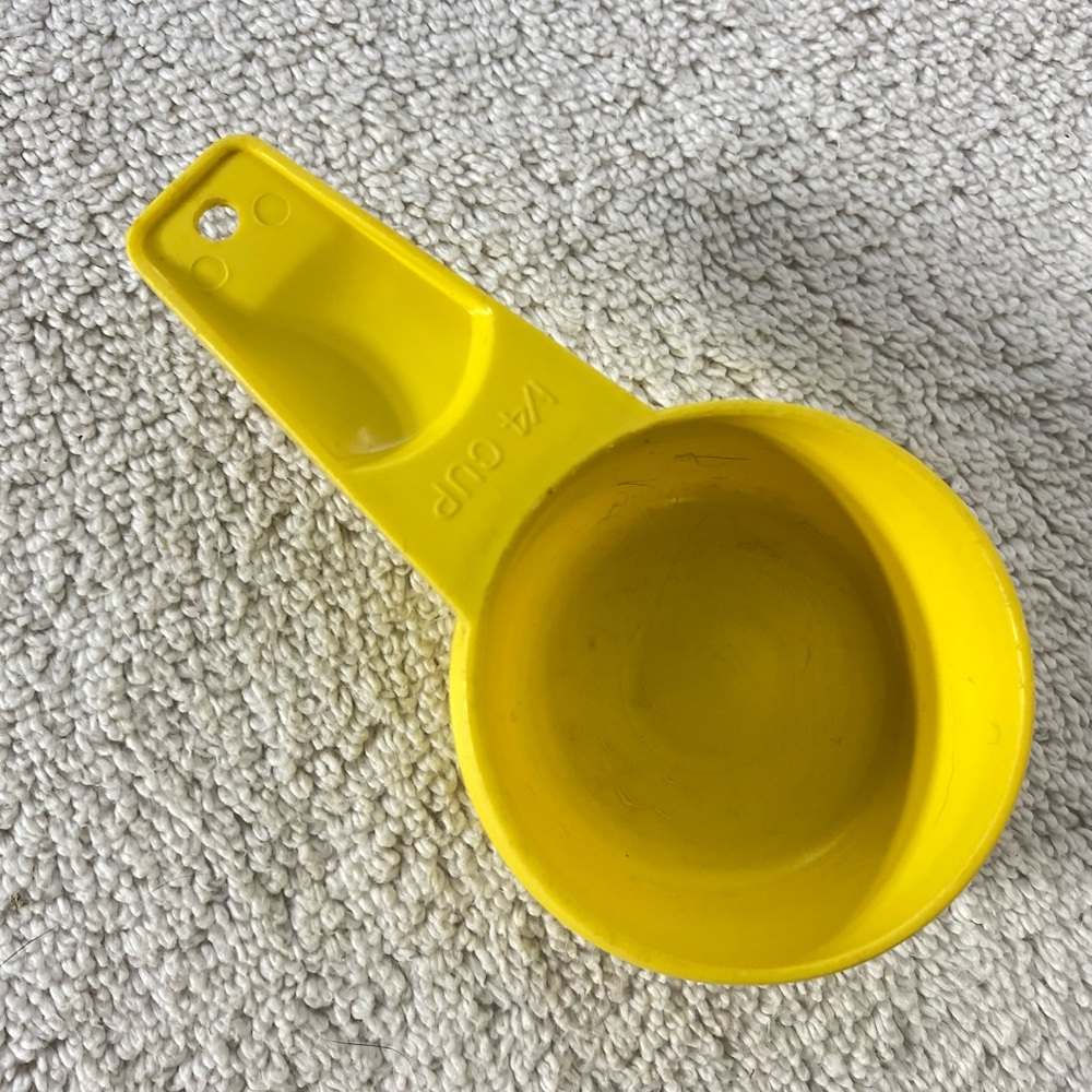 5/$35 Vintage Tupperware Yellow Dry 1/4 Cup Measuring Scoop Replacement Piece